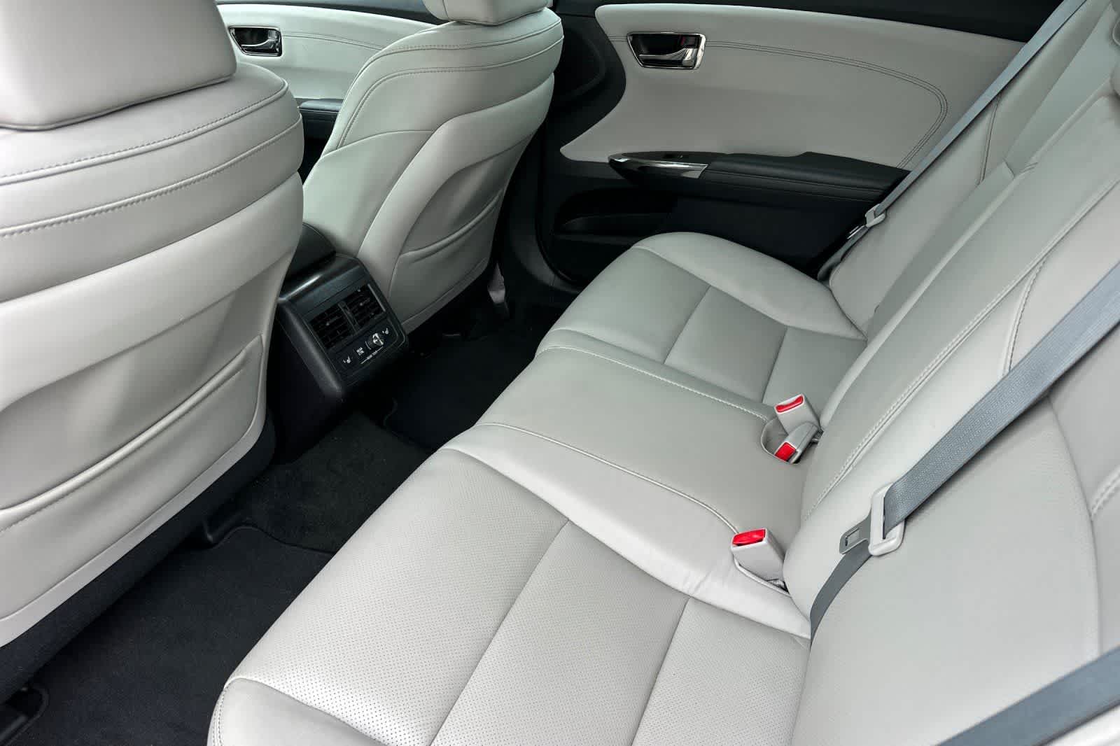 Thumbnail: 2018 Toyota Avalon - 4
