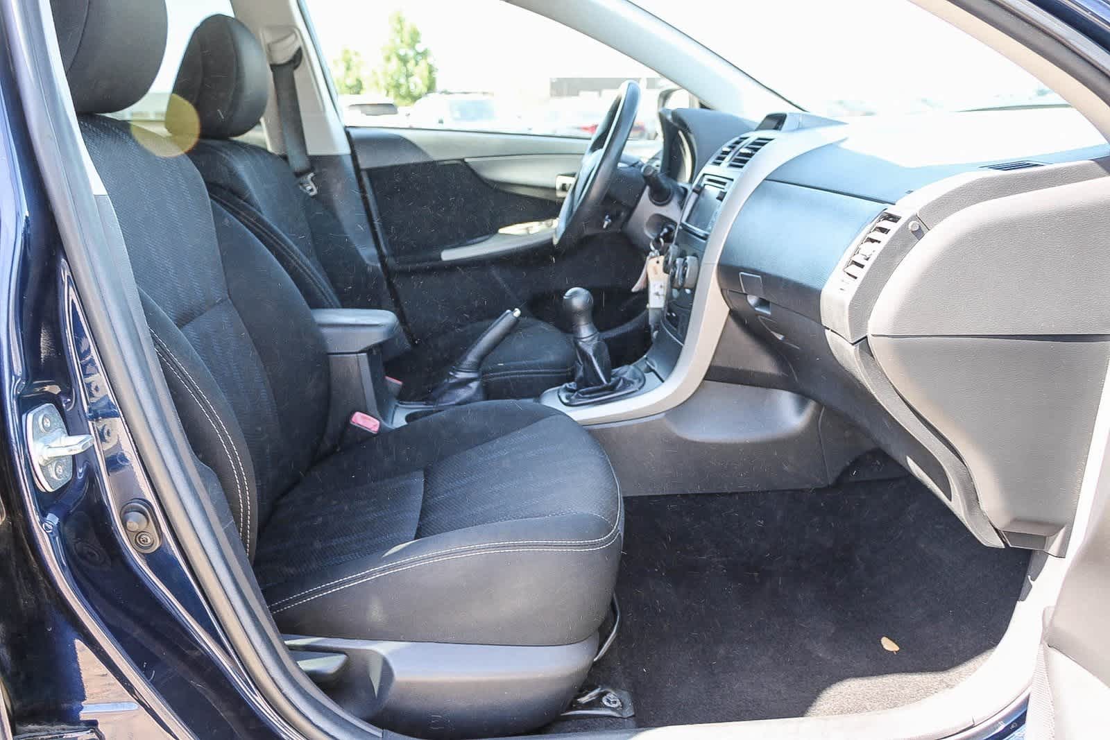 Thumbnail: 2013 Toyota Corolla - 16