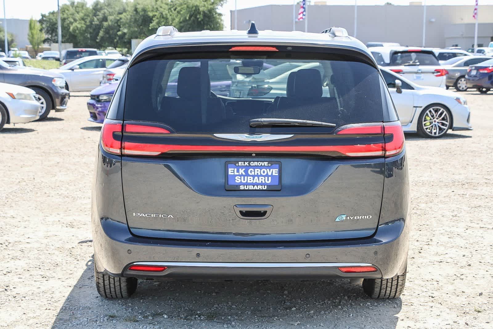 Thumbnail: 2021 Chrysler Pacifica - 3