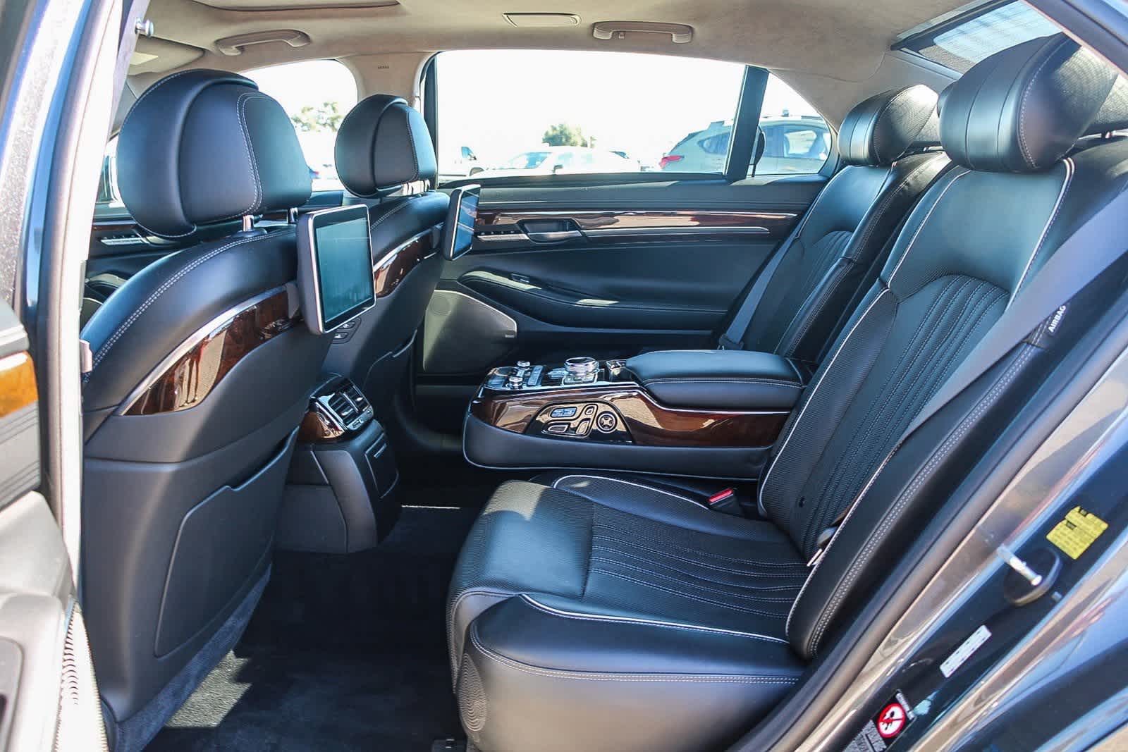 Thumbnail: 2019 Genesis G90 - 19