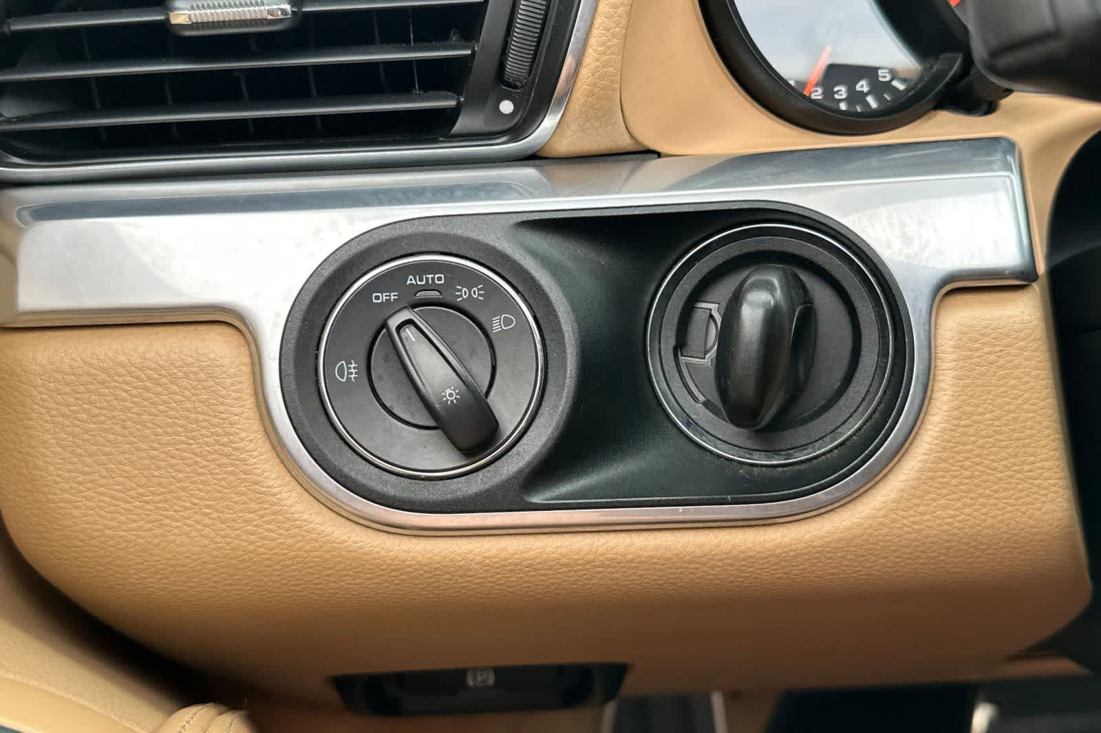 Thumbnail: 2013 Porsche 911 - 26