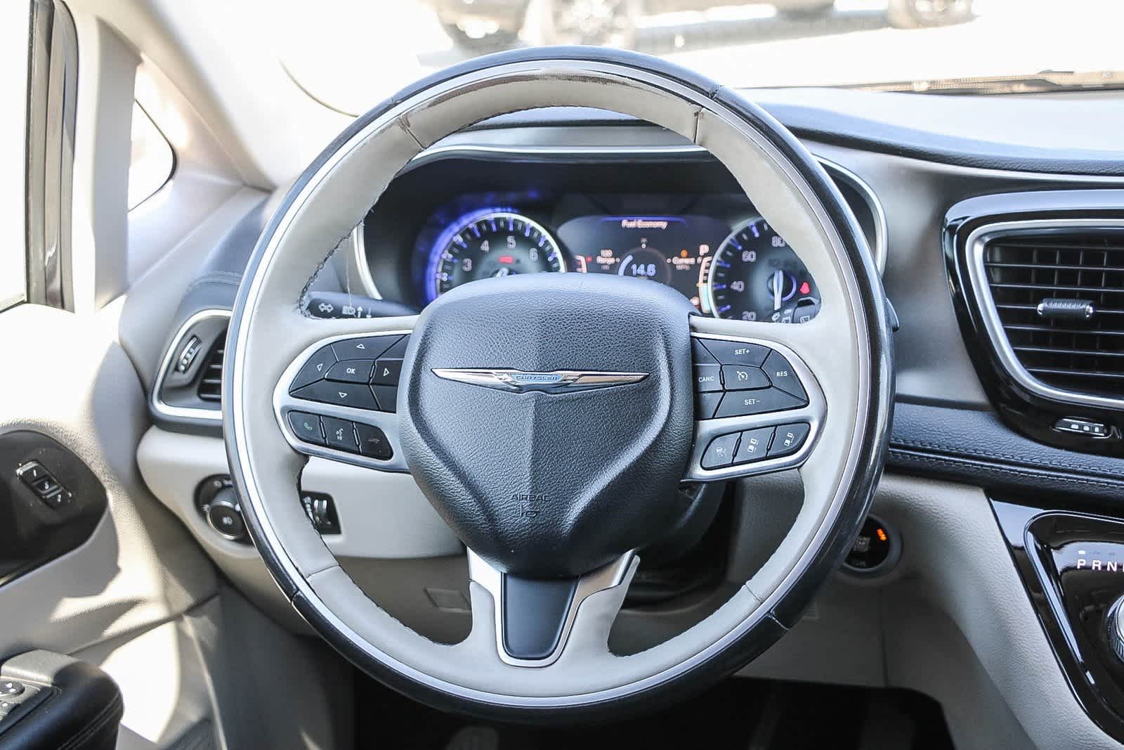 Thumbnail: 2019 Chrysler Pacifica - 16
