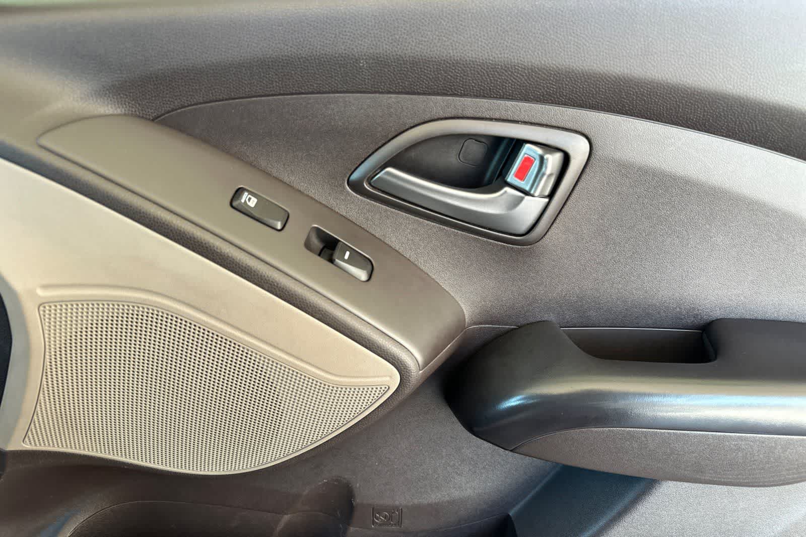 Thumbnail: 2015 Hyundai Tucson - 18