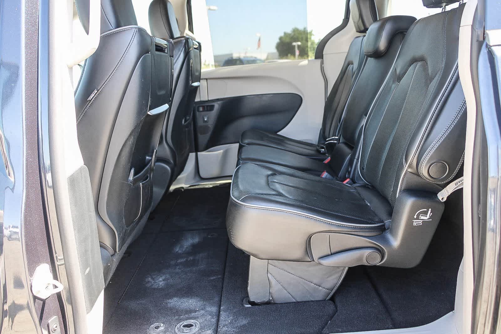 Thumbnail: 2019 Chrysler Pacifica - 19