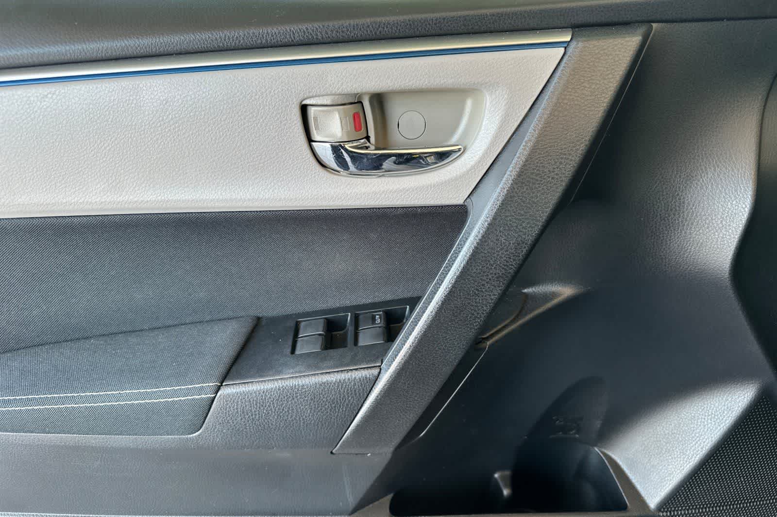 Thumbnail: 2016 Toyota Corolla - 12