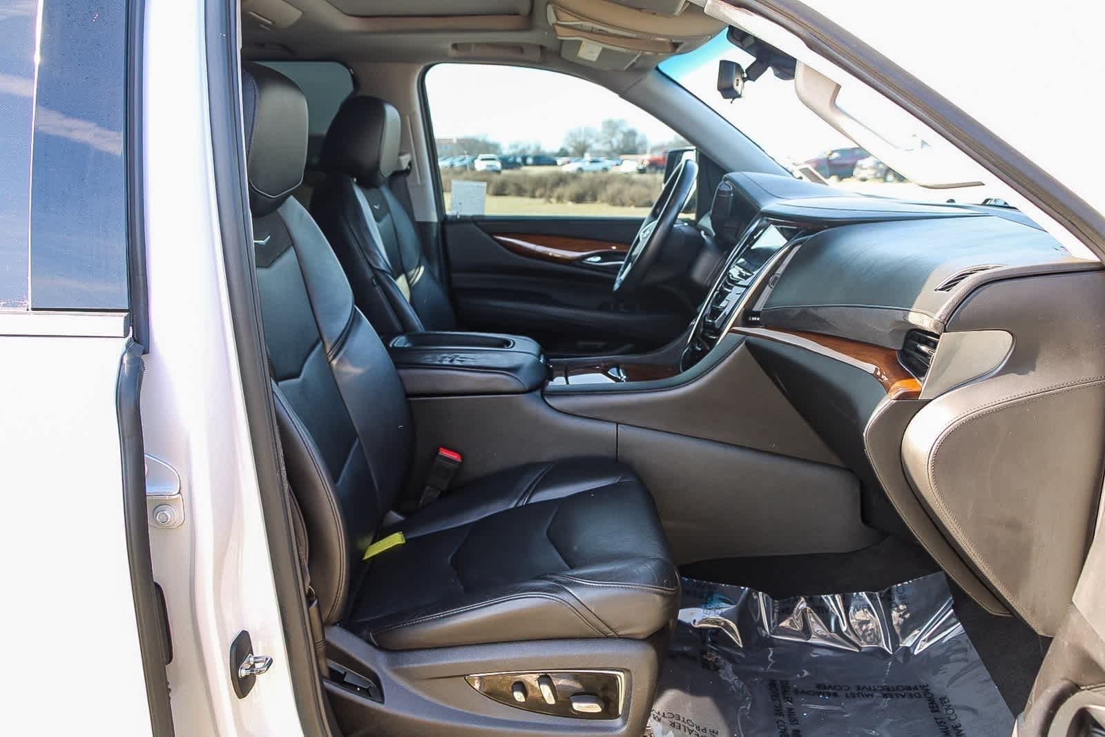 Thumbnail: 2017 Cadillac Escalade - 4