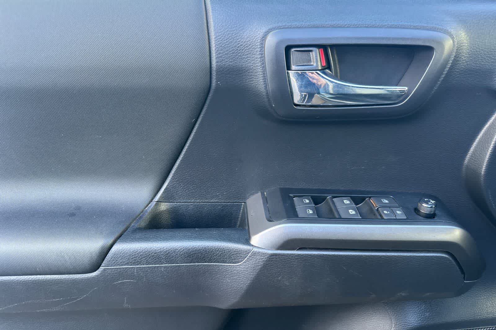 Thumbnail: 2022 Toyota Tacoma - 12