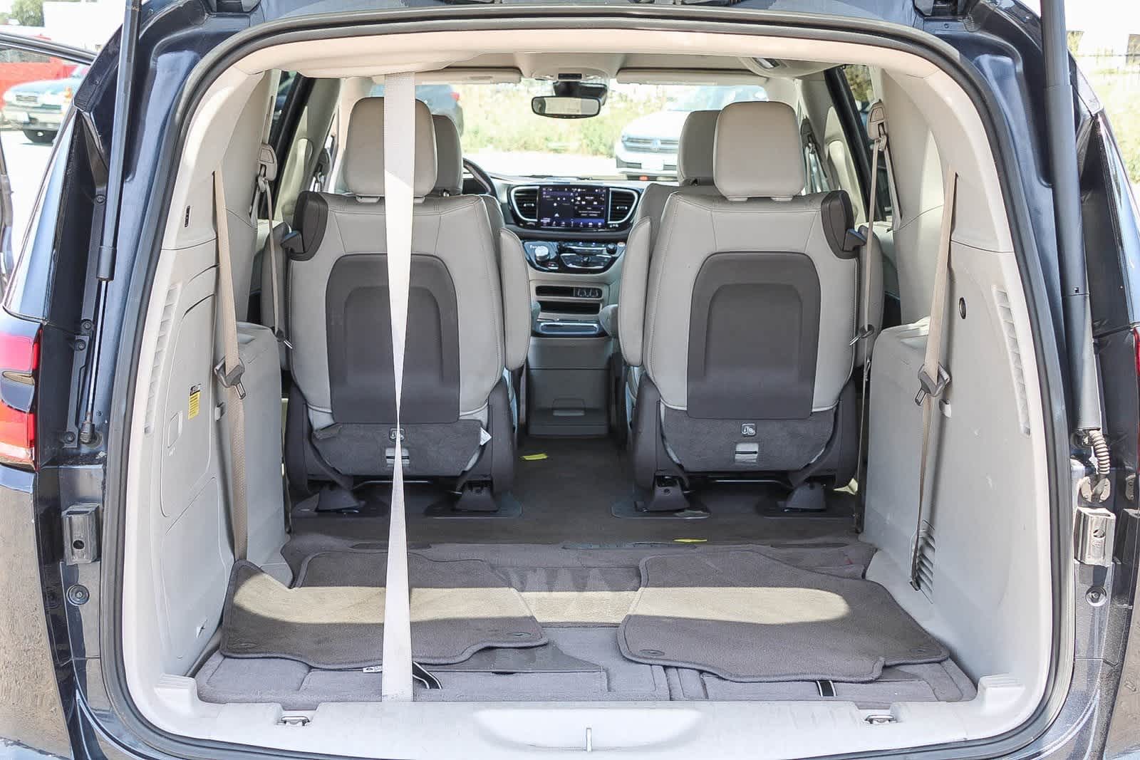 Thumbnail: 2021 Chrysler Pacifica - 22