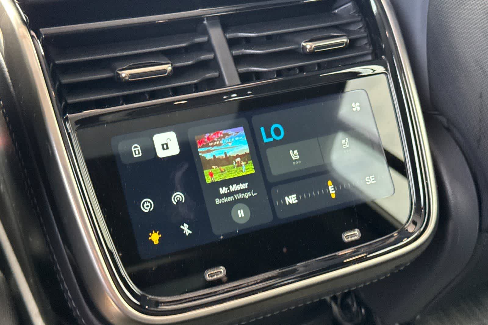 Thumbnail: 2023 Rivian R1S - 15