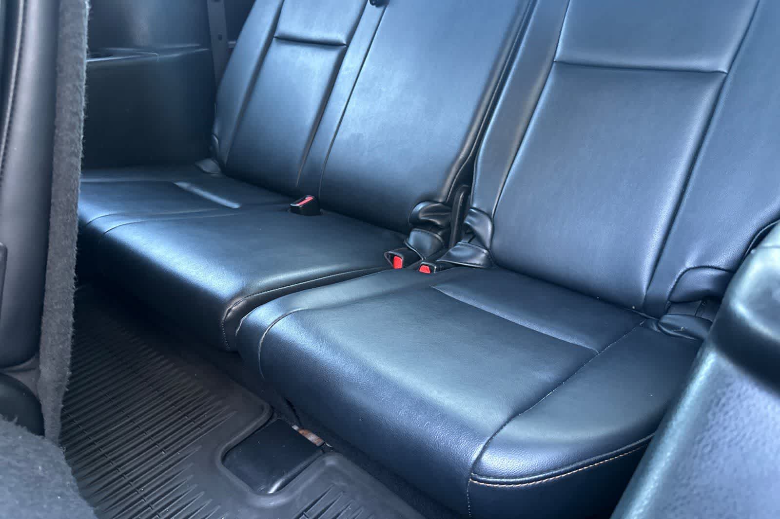 Thumbnail: 2016 Toyota Highlander - 16