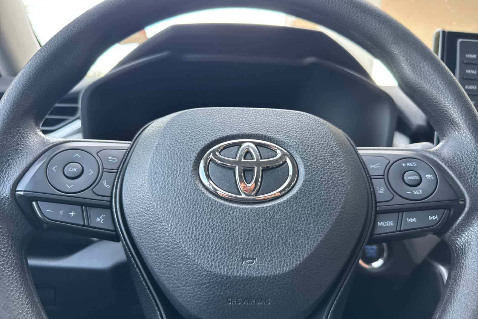 Thumbnail: 2021 Toyota RAV4 - 24