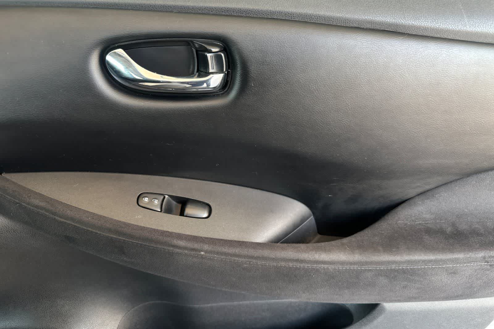 Thumbnail: 2015 Nissan Leaf - 18