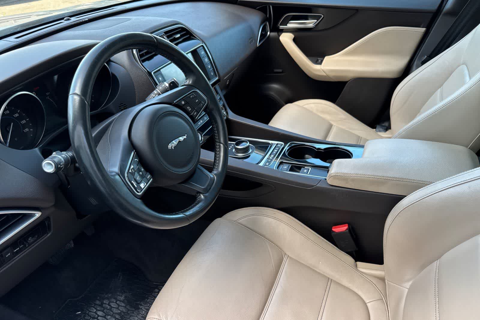 Thumbnail: 2017 Jaguar F-Pace - 11