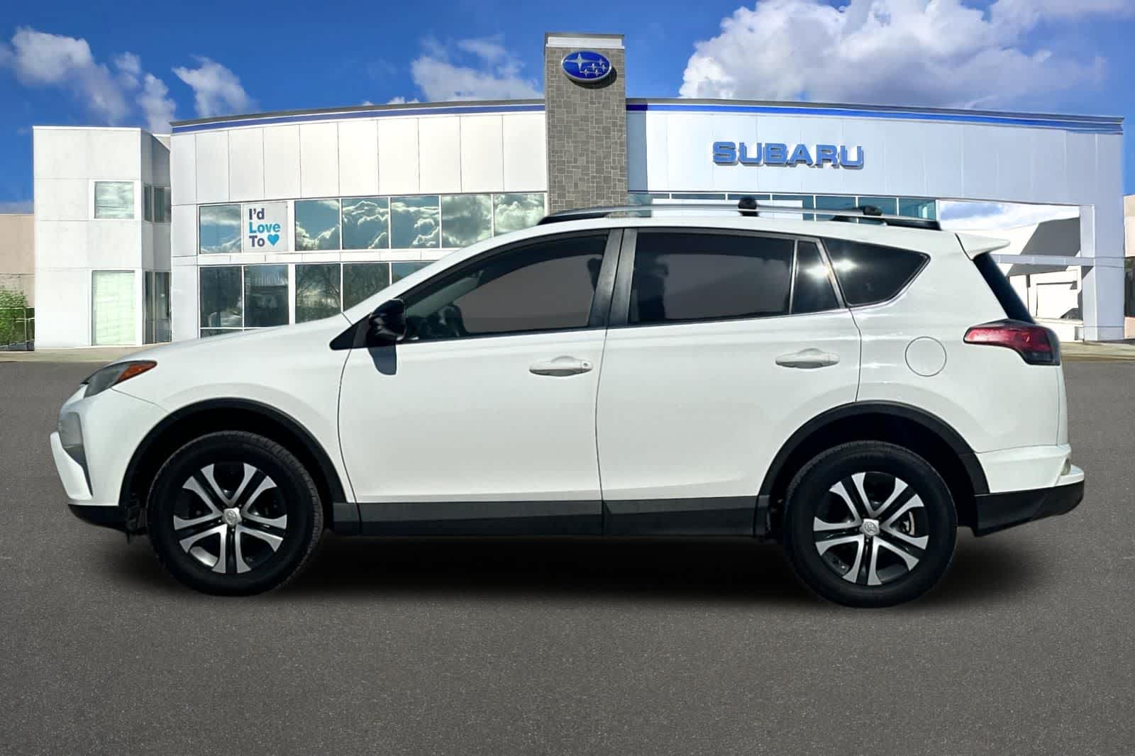 Thumbnail: 2016 Toyota RAV4 - 9