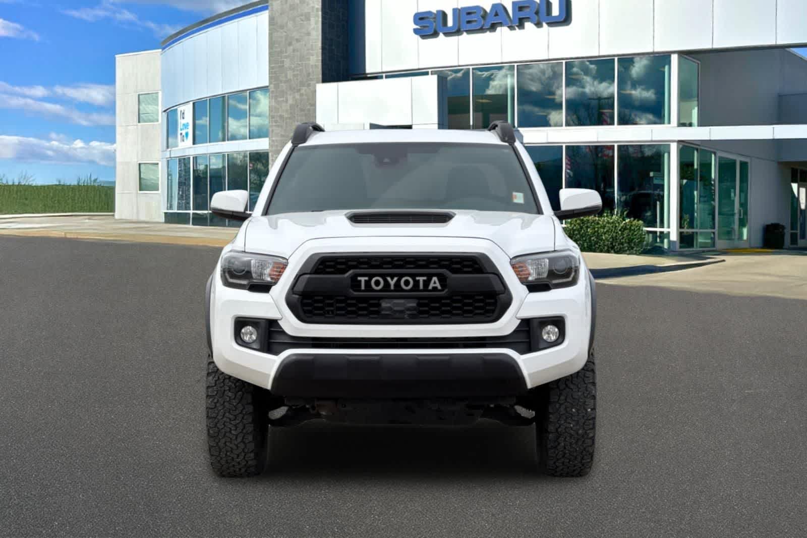 Thumbnail: 2018 Toyota Tacoma - 10