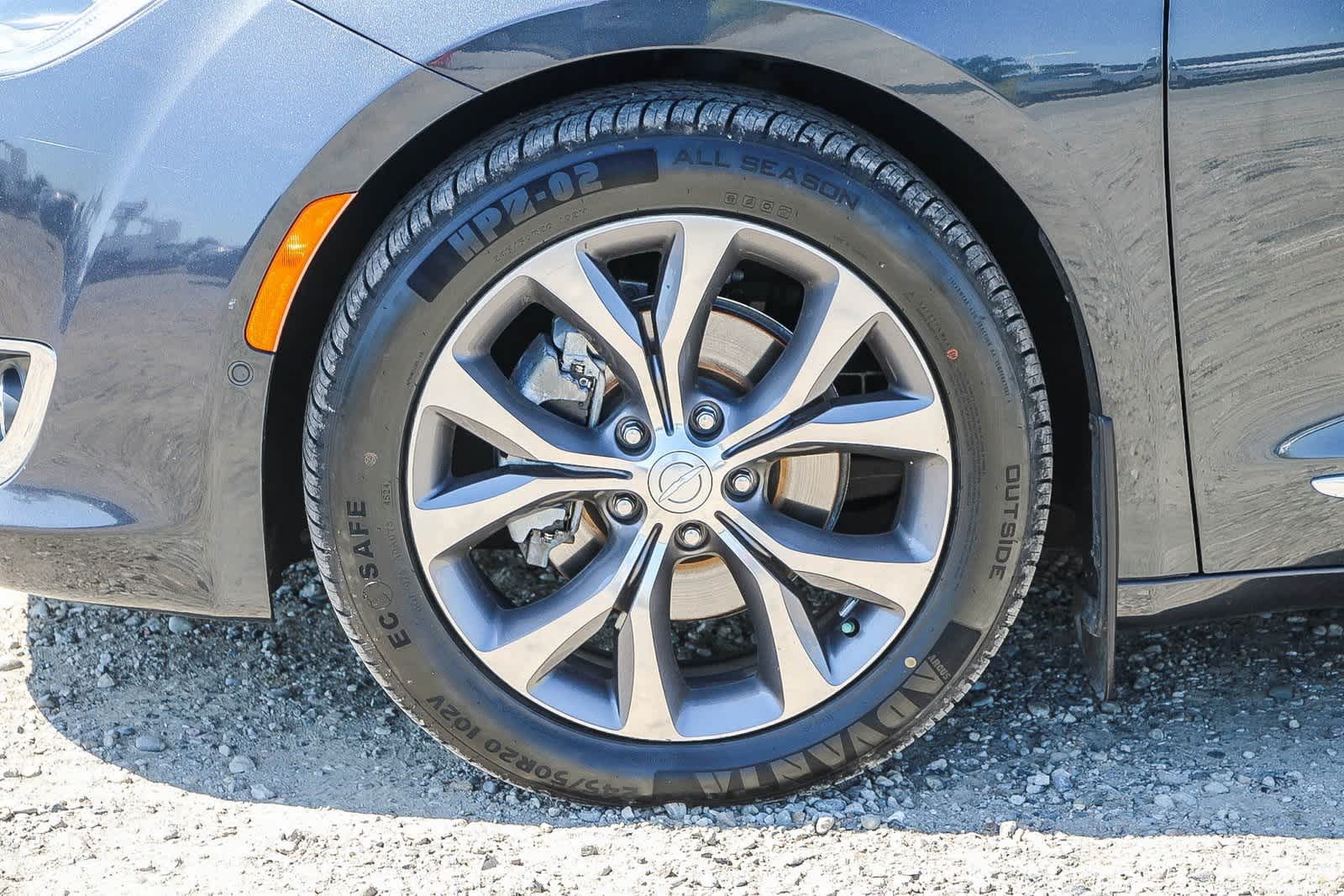 Thumbnail: 2019 Chrysler Pacifica - 9