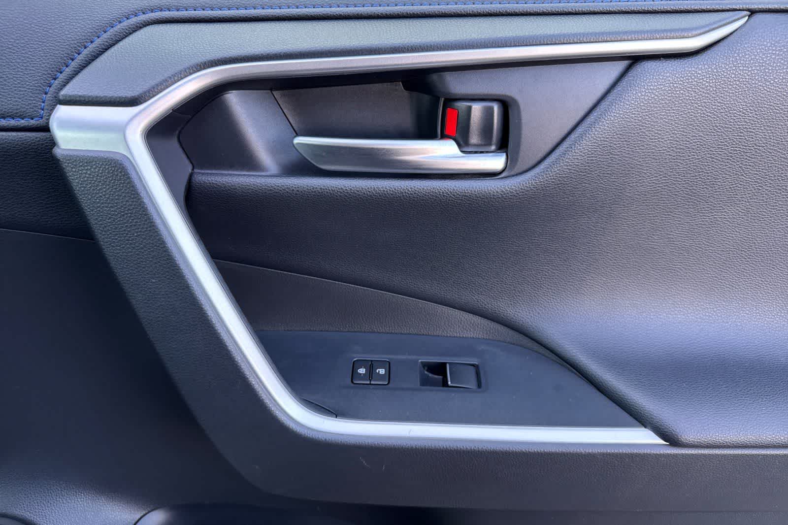 Thumbnail: 2020 Toyota RAV4 - 19