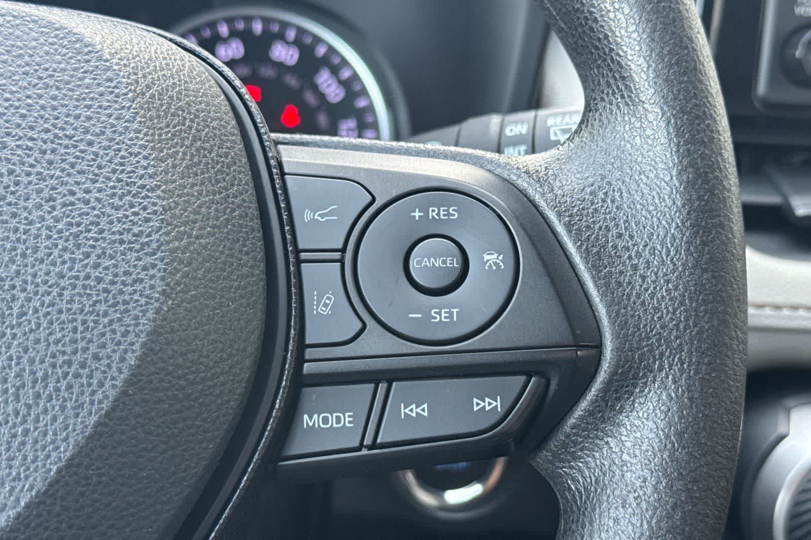 Thumbnail: 2021 Toyota RAV4 - 26