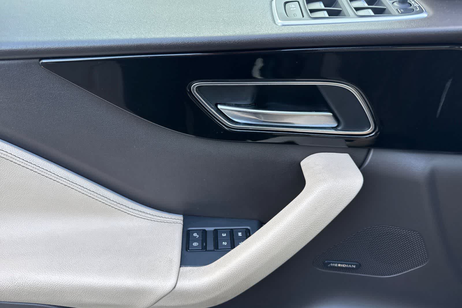 Thumbnail: 2017 Jaguar F-Pace - 12