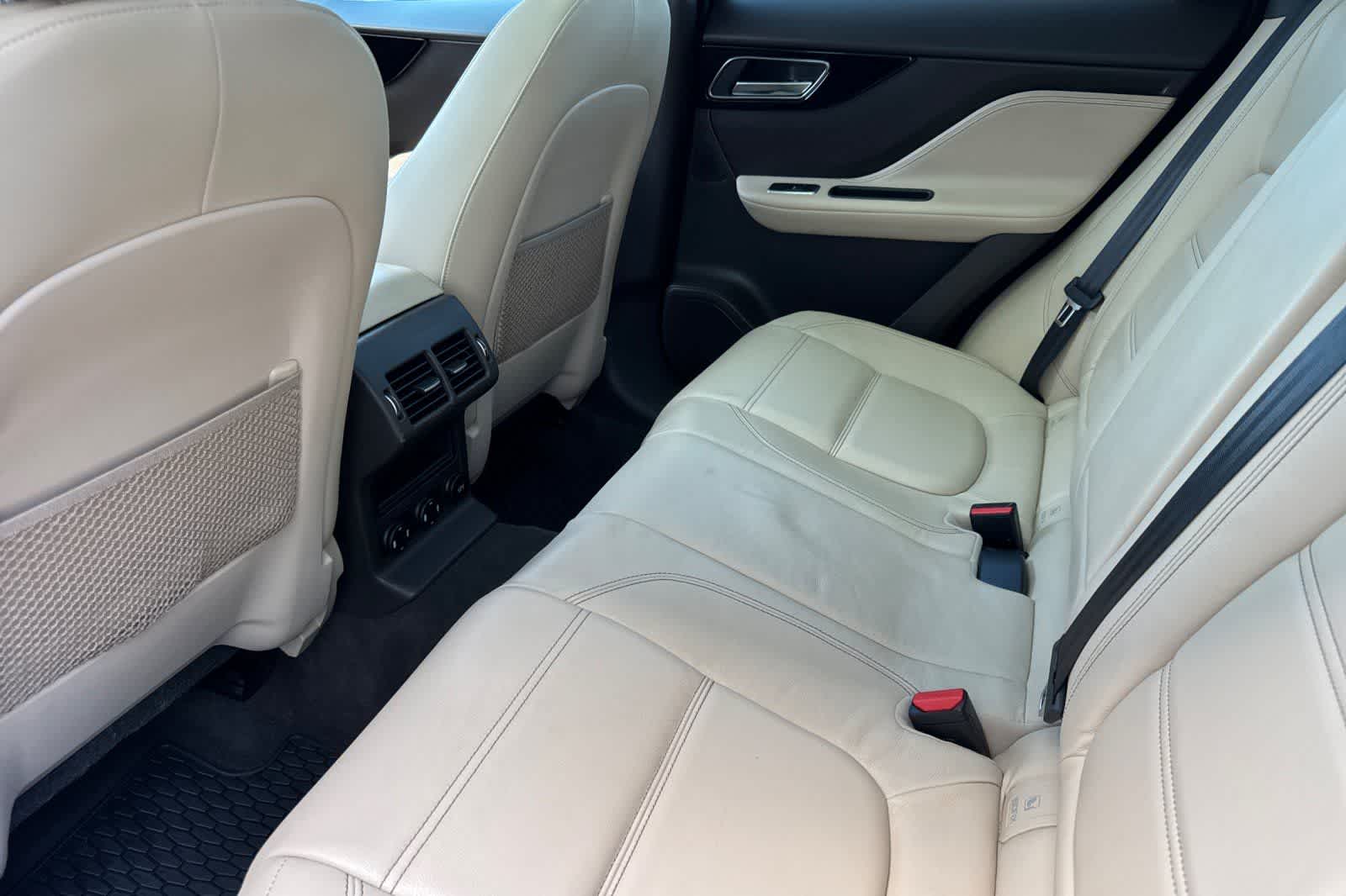 Thumbnail: 2017 Jaguar F-Pace - 4