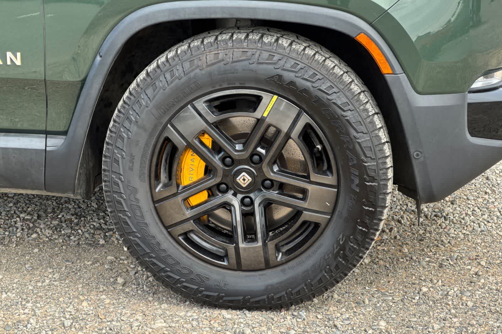 Thumbnail: 2023 Rivian R1S - 31