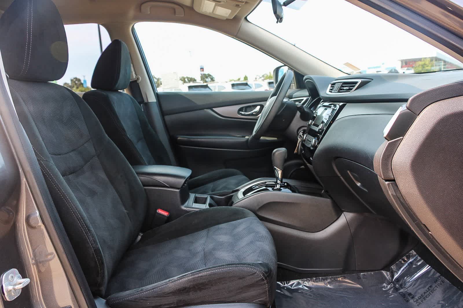 Thumbnail: 2016 Nissan Rogue - 16