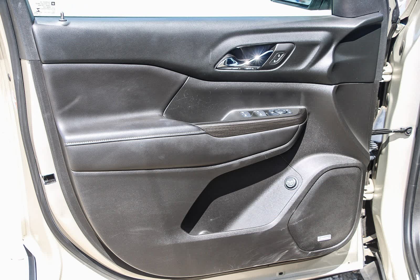 Thumbnail: 2017 GMC Acadia - 19