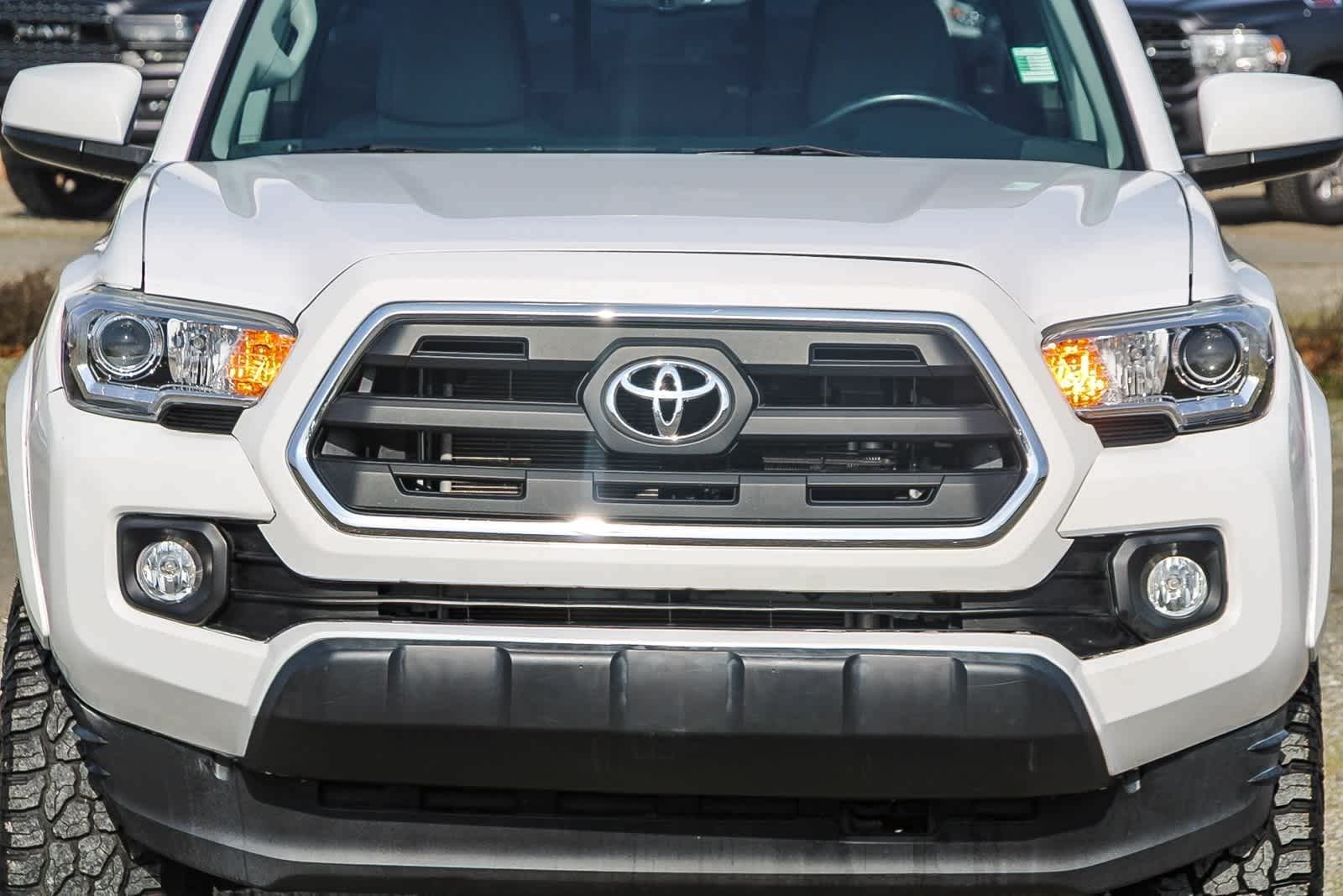 Thumbnail: 2017 Toyota Tacoma - 21