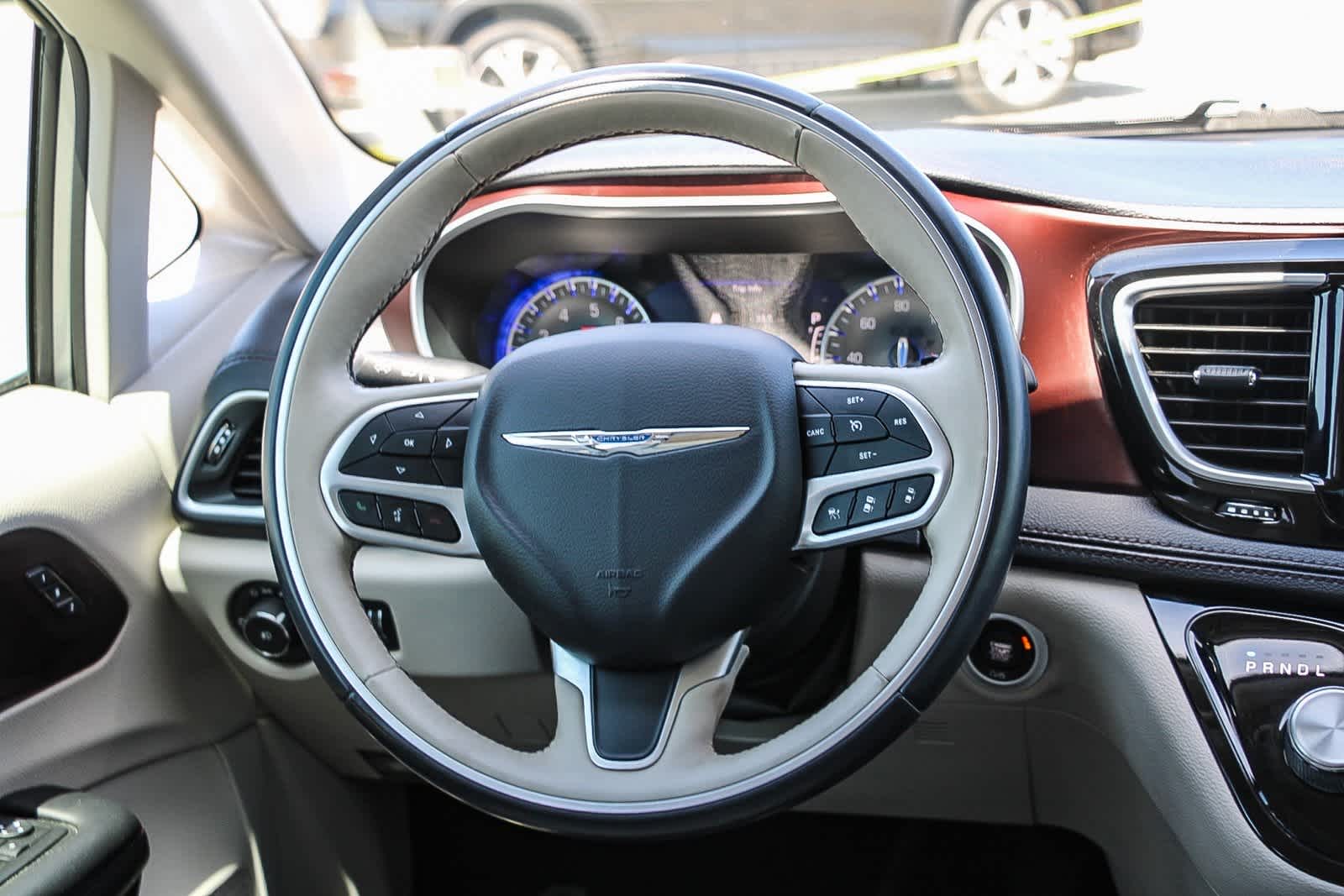 Thumbnail: 2018 Chrysler Pacifica - 15