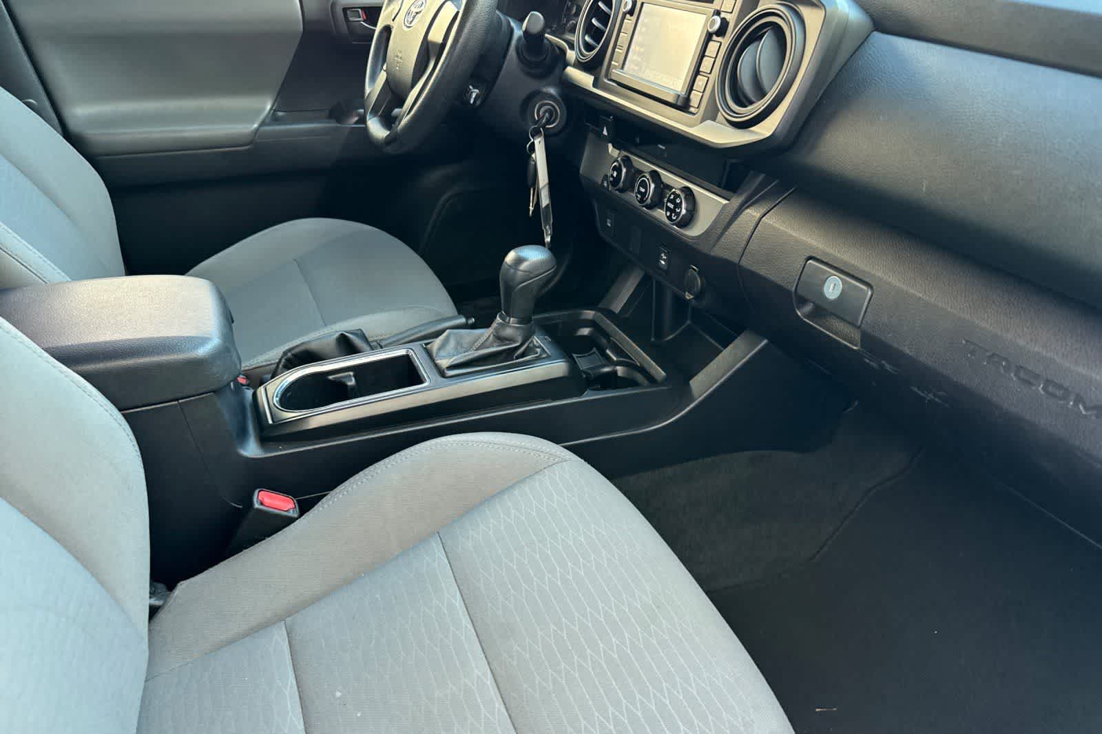 Thumbnail: 2017 Toyota Tacoma - 15