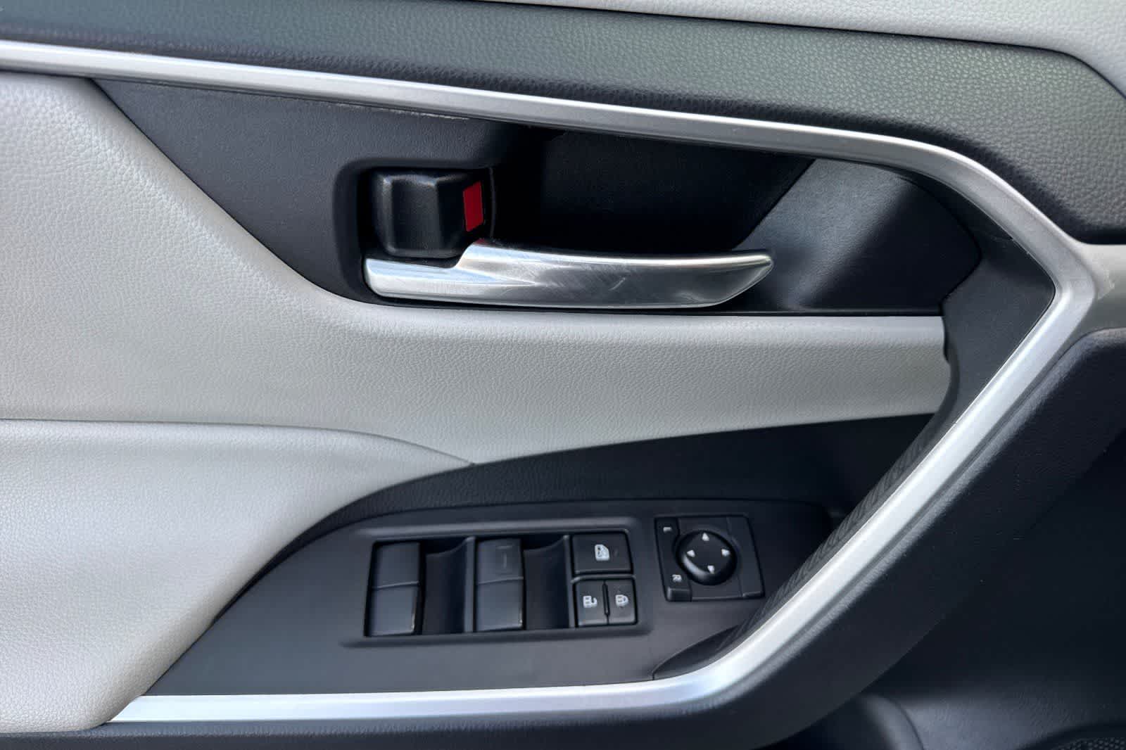 Thumbnail: 2021 Toyota RAV4 - 12
