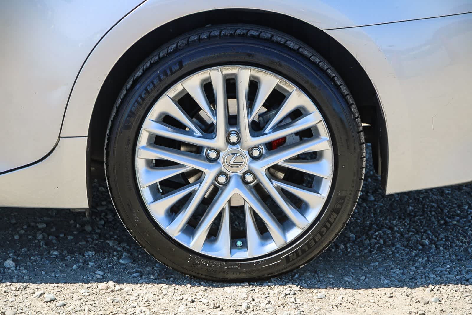 Thumbnail: 2013 Lexus ES - 10