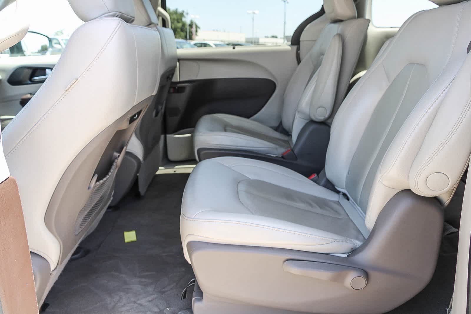 Thumbnail: 2021 Chrysler Pacifica - 16