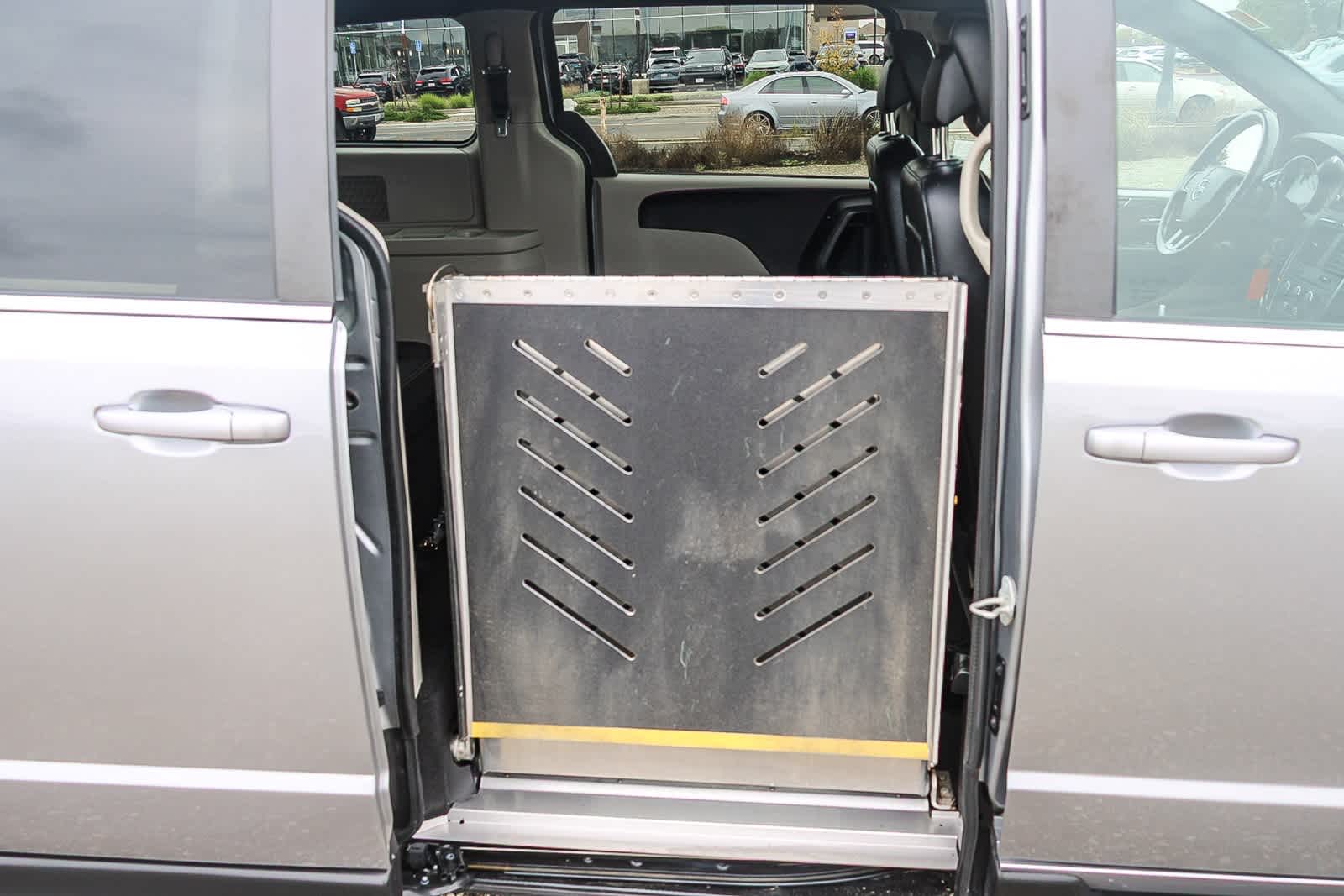 Thumbnail: 2019 Dodge Grand Caravan - 19