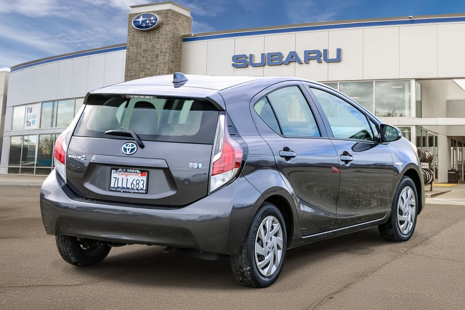 Thumbnail: 2015 Toyota Prius c - 4