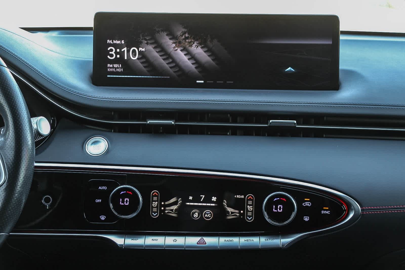 Thumbnail: 2022 Genesis GV70 - 12