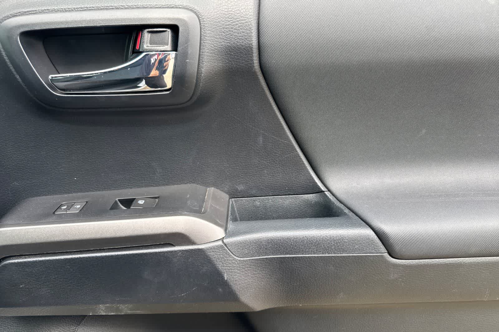 Thumbnail: 2018 Toyota Tacoma - 17