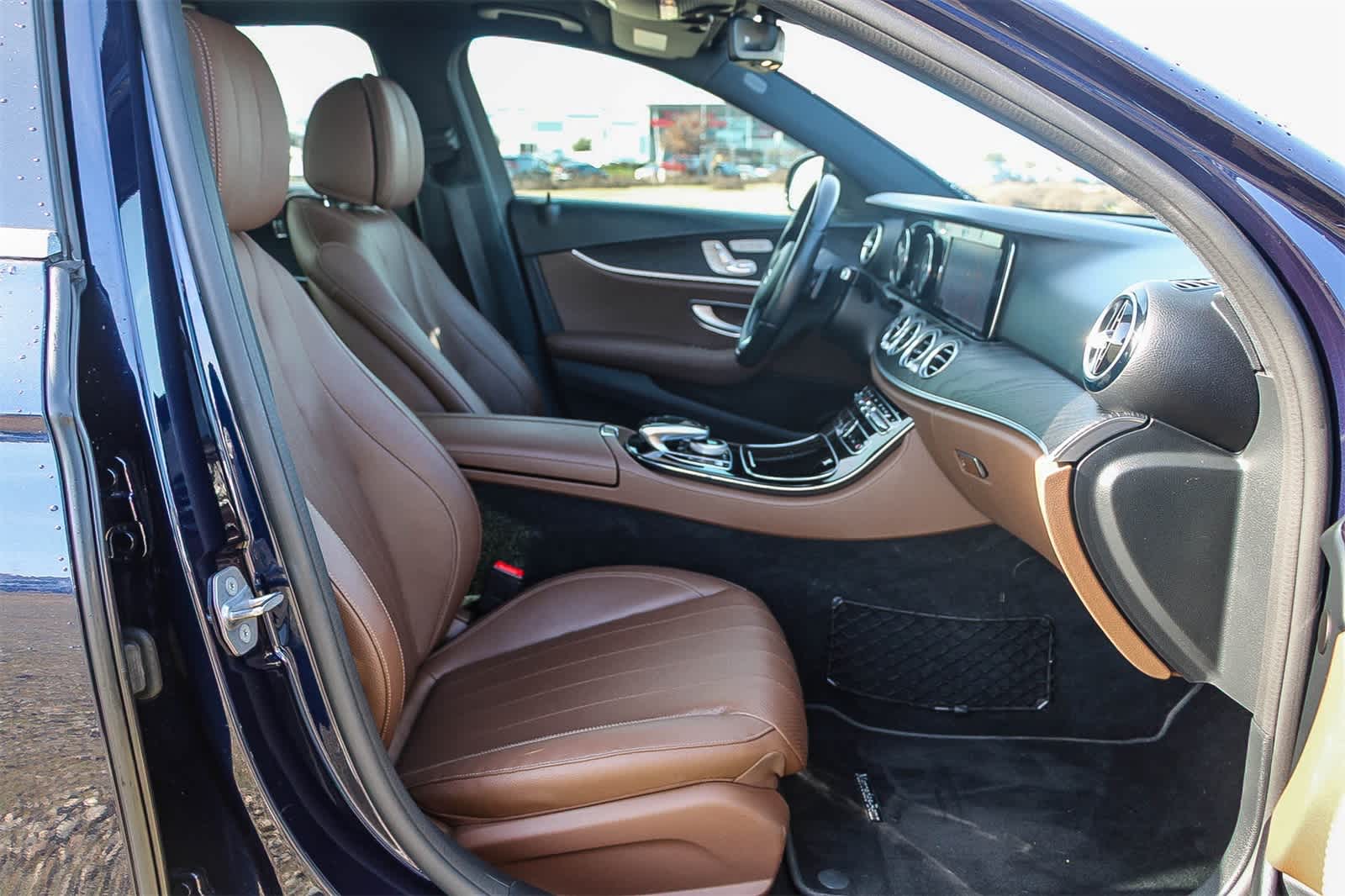 Thumbnail: 2017 Mercedes-Benz E-Class - 16