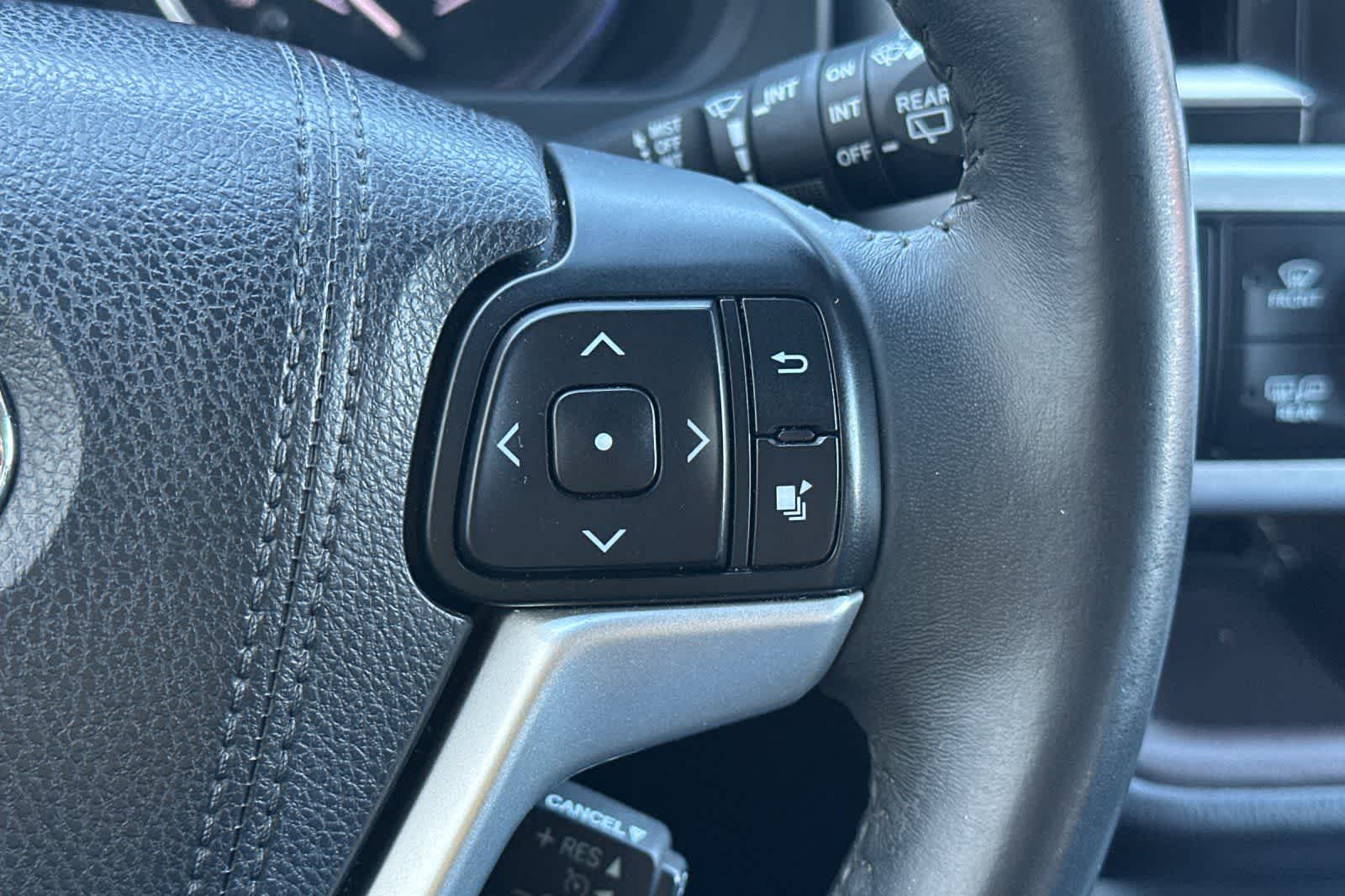 Thumbnail: 2016 Toyota Highlander - 28