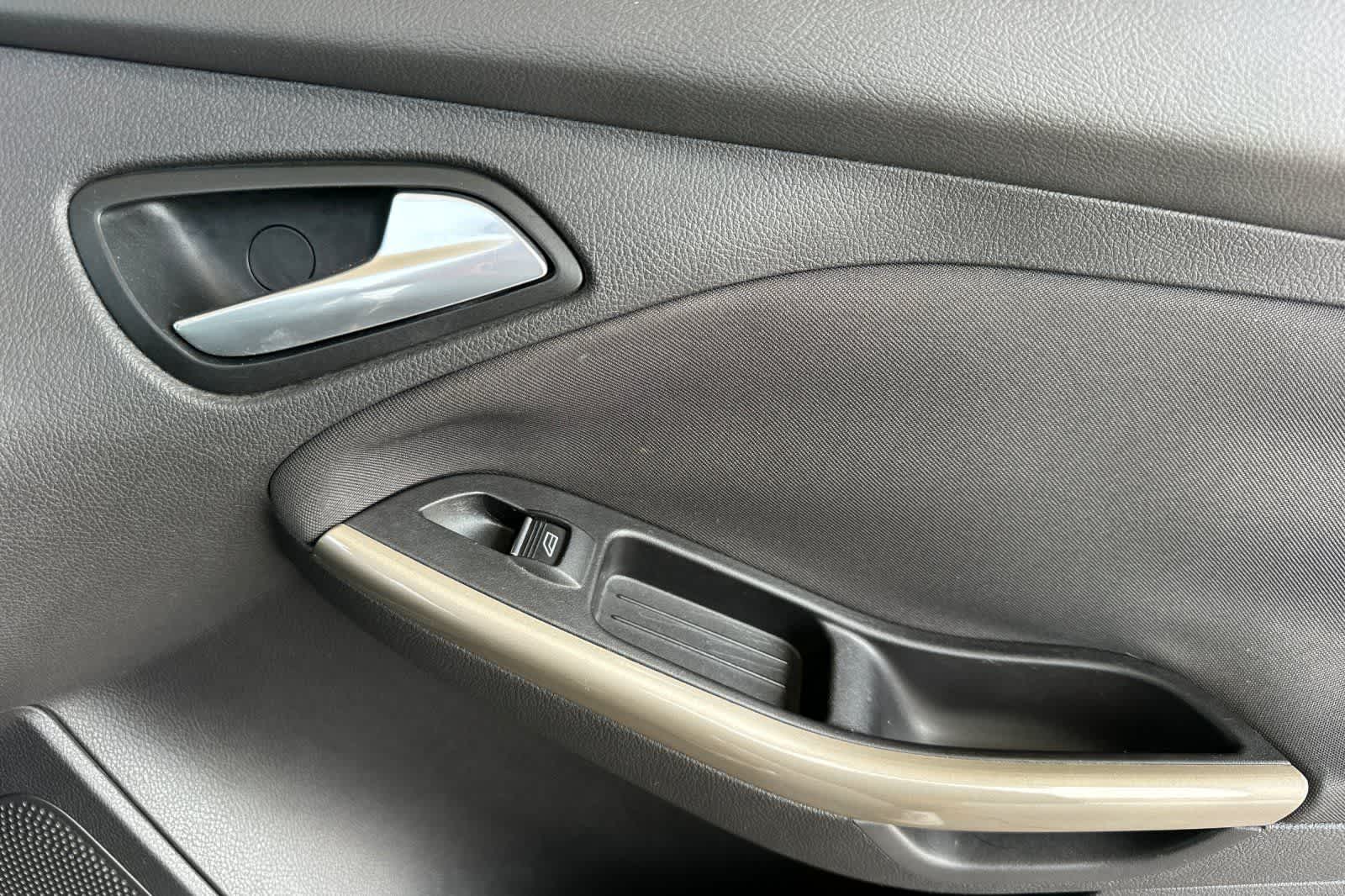 Thumbnail: 2012 Ford Focus - 18
