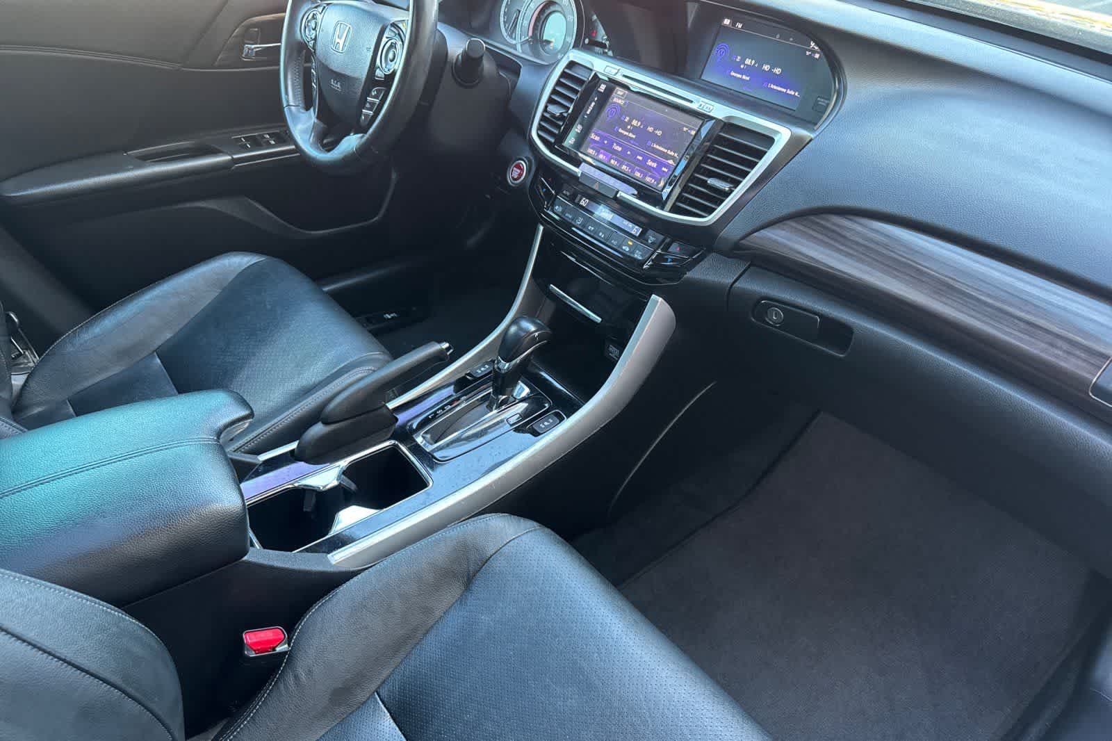 Thumbnail: 2016 Honda Accord - 16