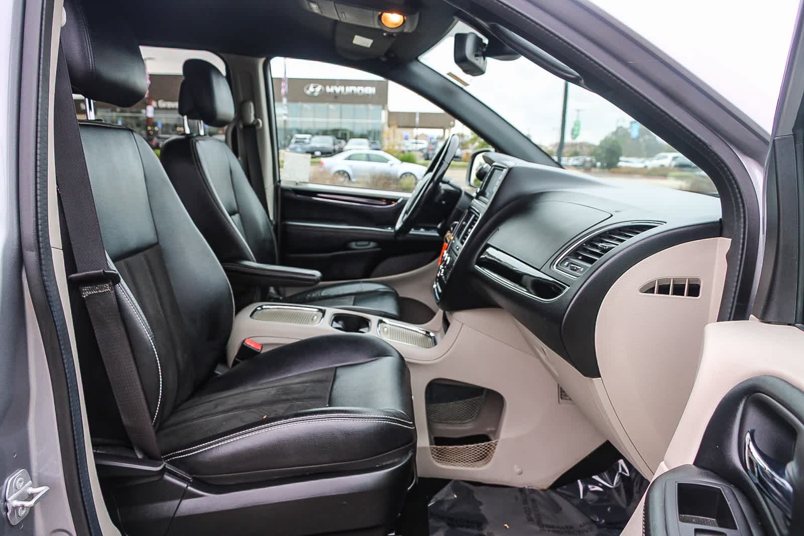 Thumbnail: 2019 Dodge Grand Caravan - 20