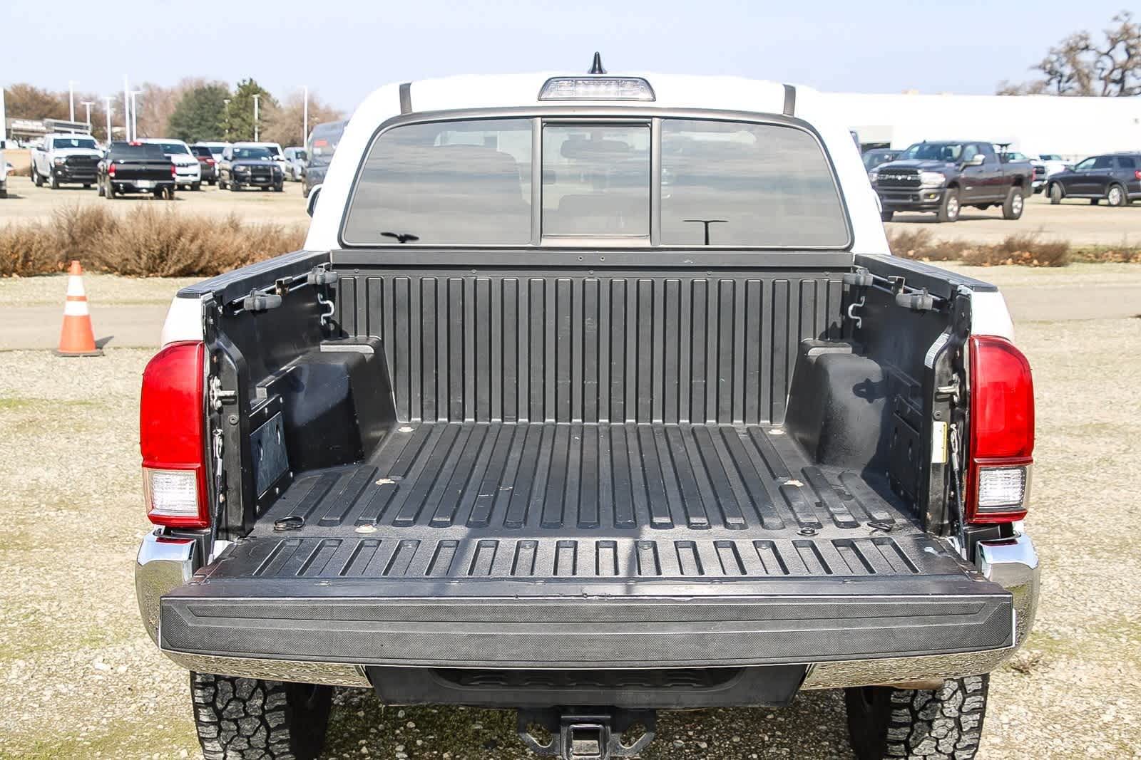 Thumbnail: 2017 Toyota Tacoma - 18