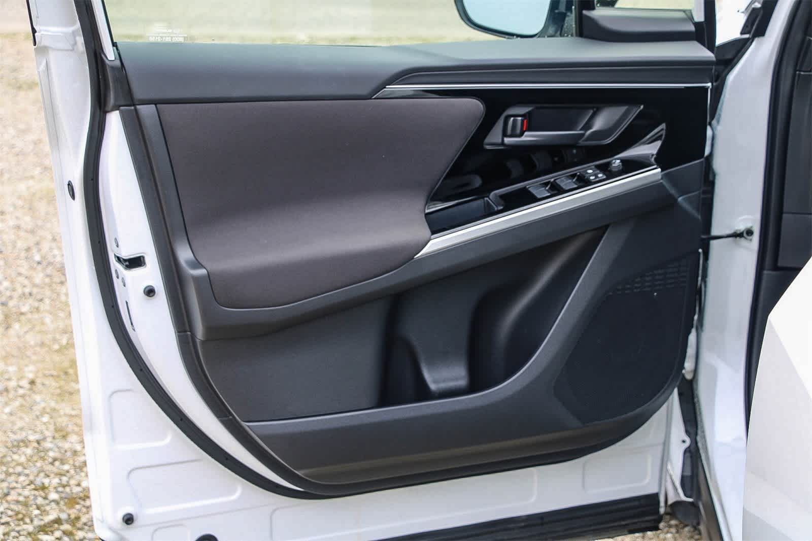 Thumbnail: 2024 Subaru Solterra - 16