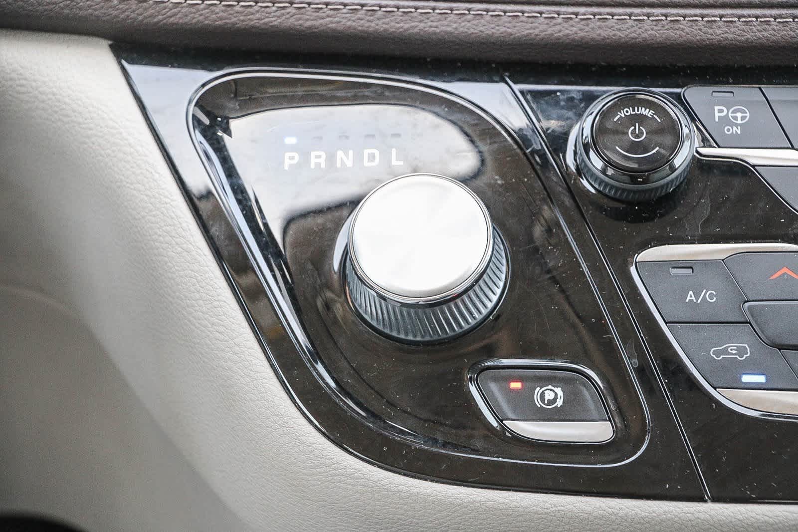 Thumbnail: 2021 Chrysler Pacifica - 13