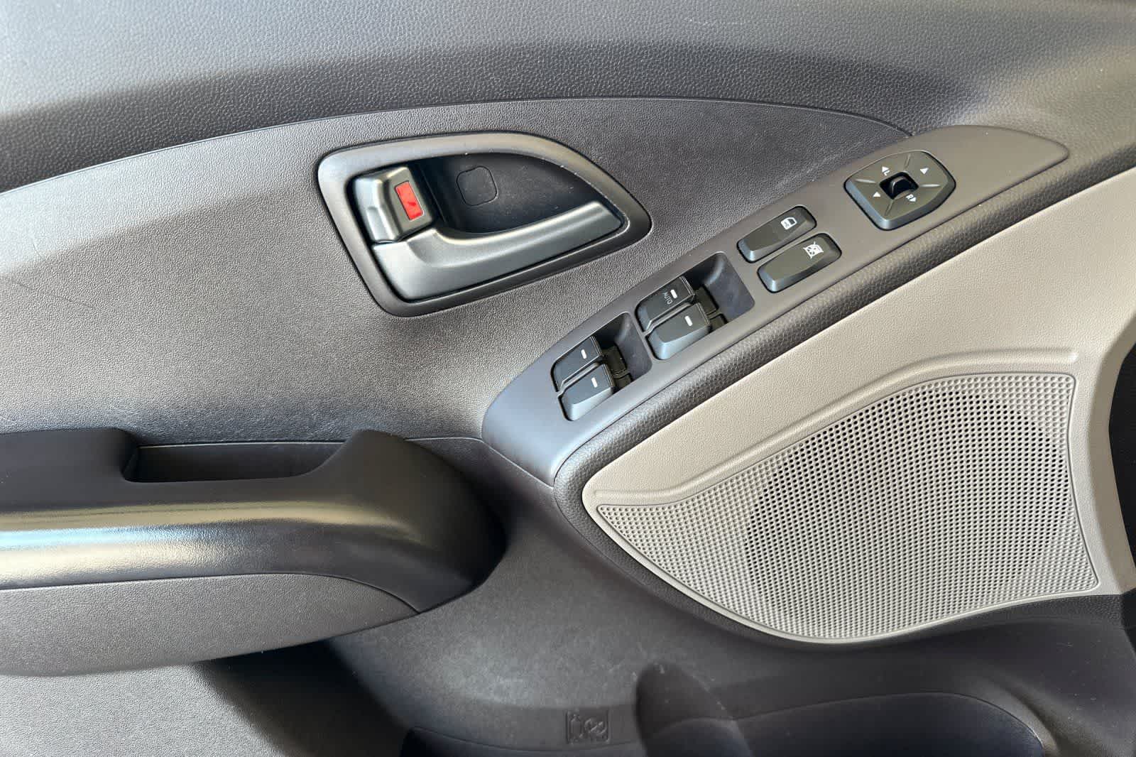 Thumbnail: 2015 Hyundai Tucson - 12