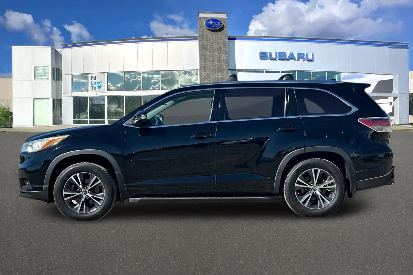 Thumbnail: 2016 Toyota Highlander - 9