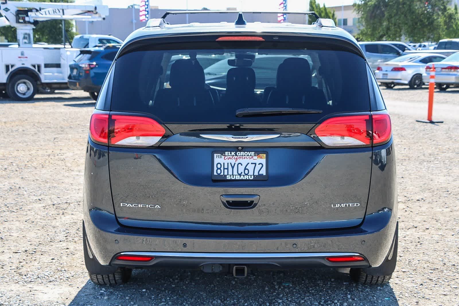 Thumbnail: 2019 Chrysler Pacifica - 3