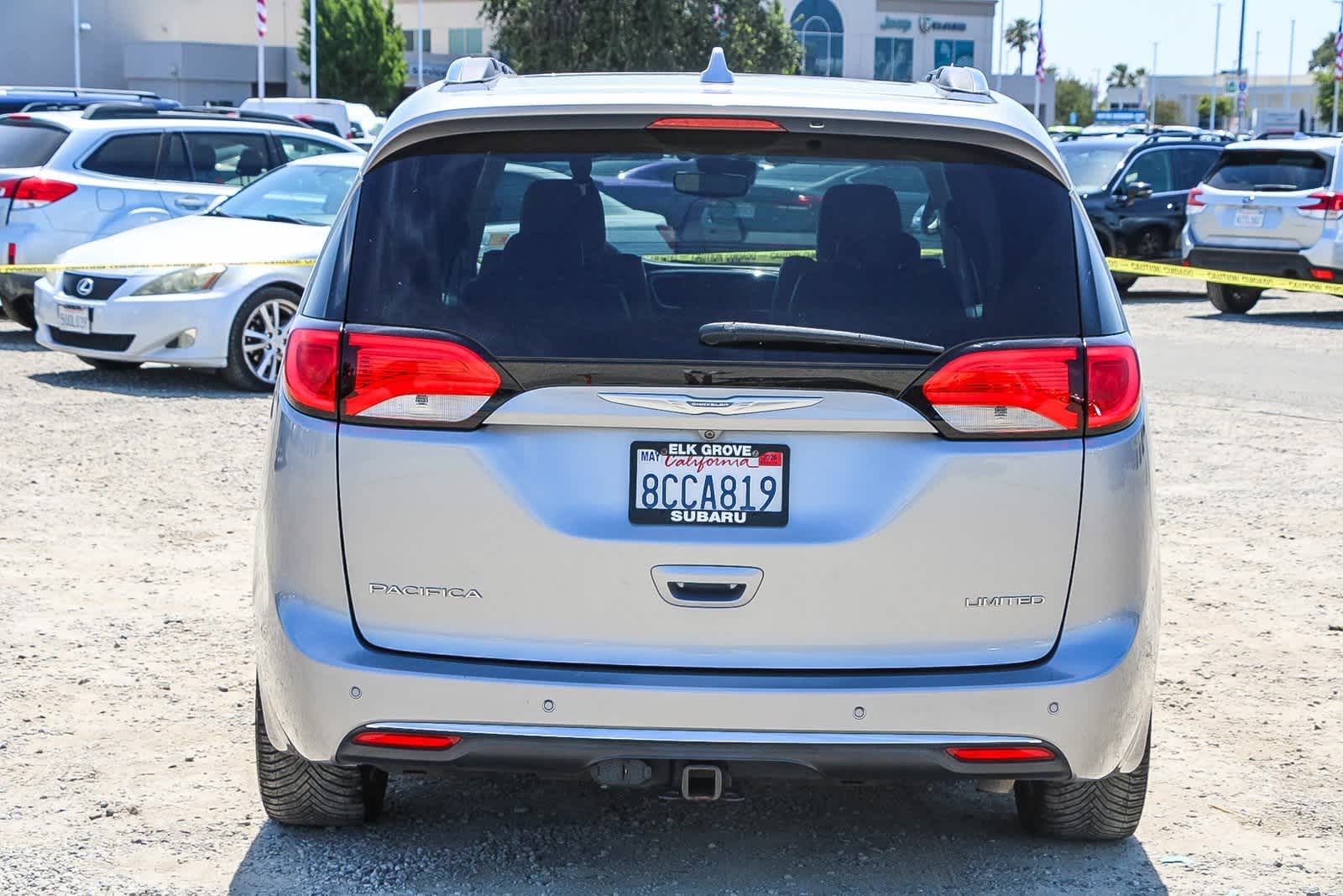 Thumbnail: 2018 Chrysler Pacifica - 3