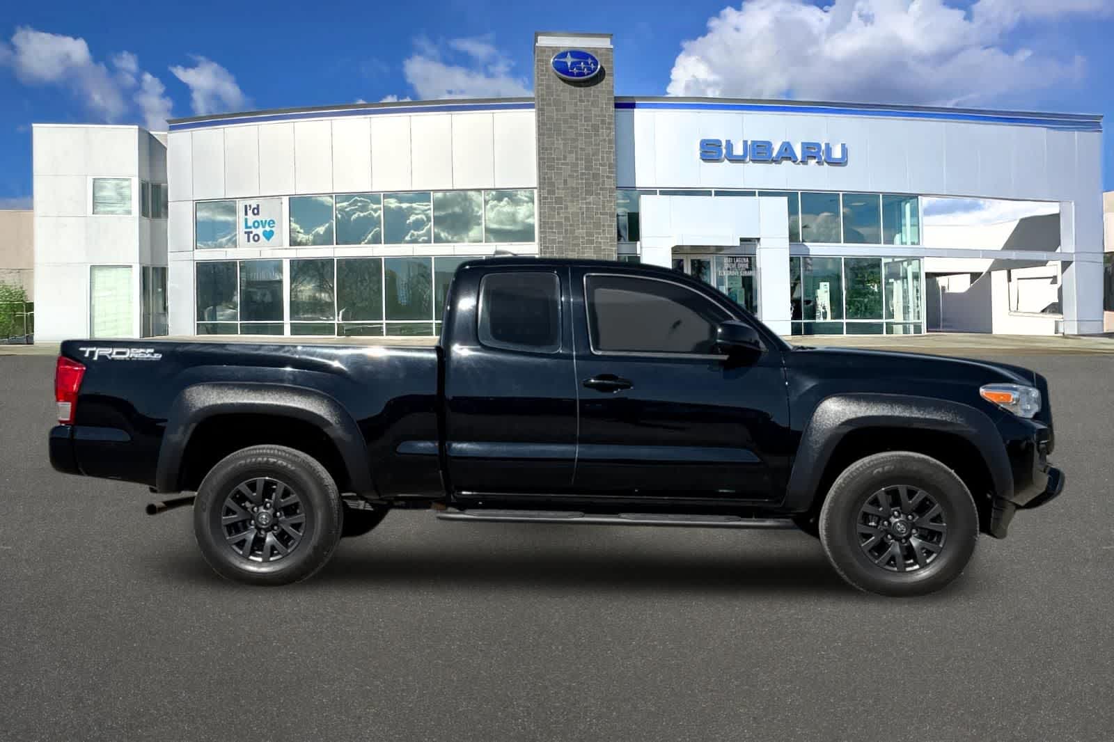 Thumbnail: 2017 Toyota Tacoma - 6